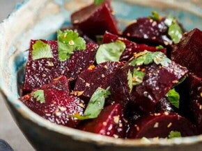 Beterraba, um dos alimentos que prendem o intestino